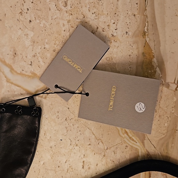 TOM FORD black top with leather bow - Picture 9 of 9